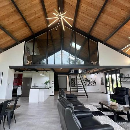 The Clubhouse Villa Hamilton Bagian luar foto