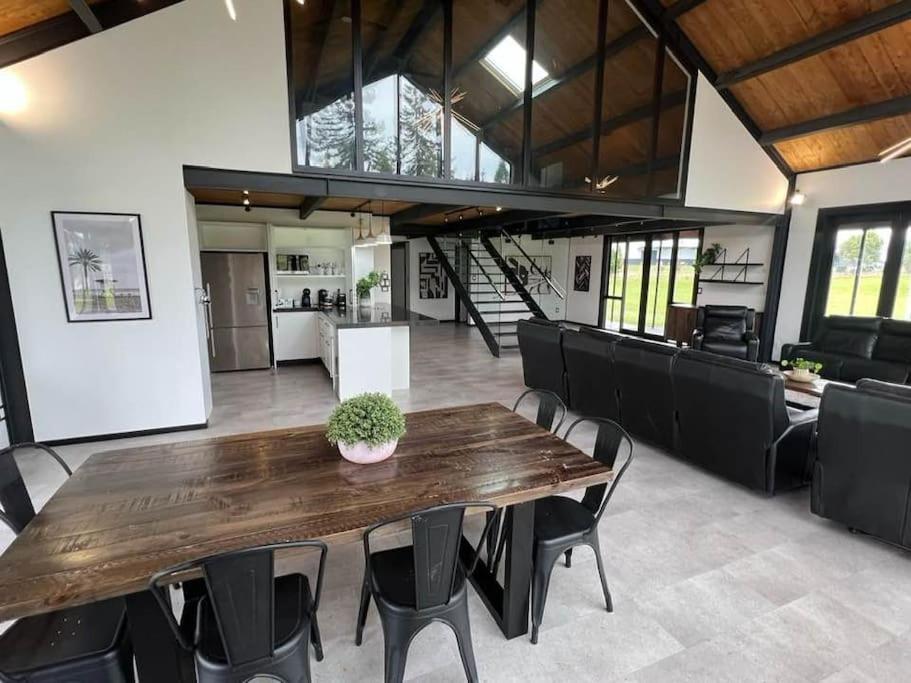 The Clubhouse Villa Hamilton Bagian luar foto