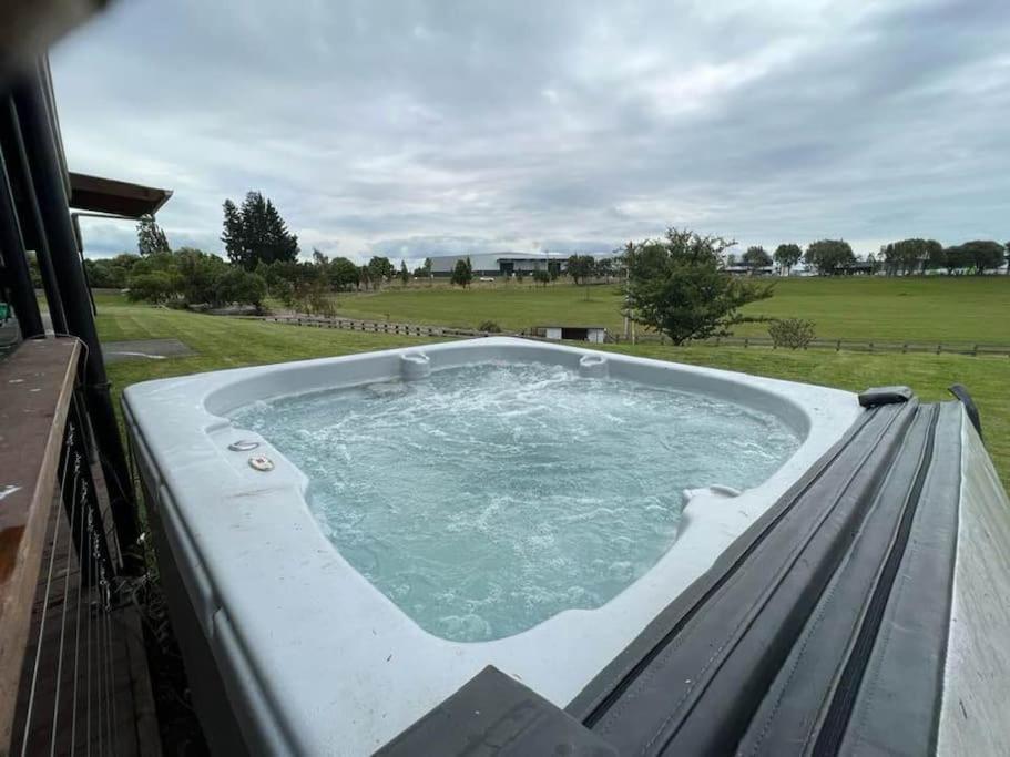 The Clubhouse Villa Hamilton Bagian luar foto